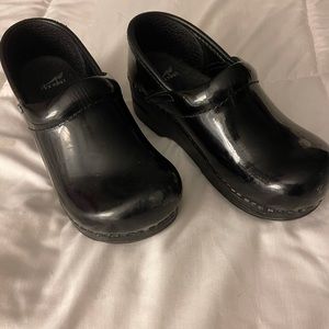 Dansko Girls shoes sz 13 (31 European)